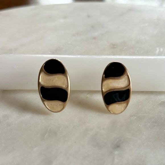 Vintage Jewelry - Vintage Earrings Gold Tone Black & Cream Enamel Studs
